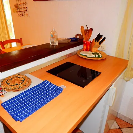 Adrienn Apartment *