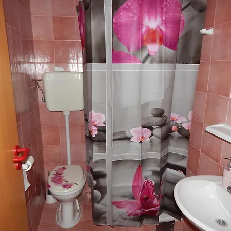 Adrienn Apartment