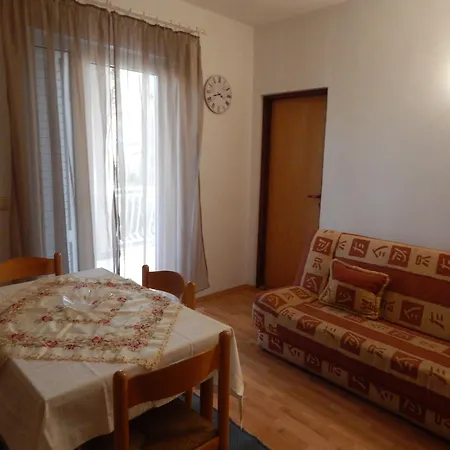 Adrienn * Stari Grad (Hvar)